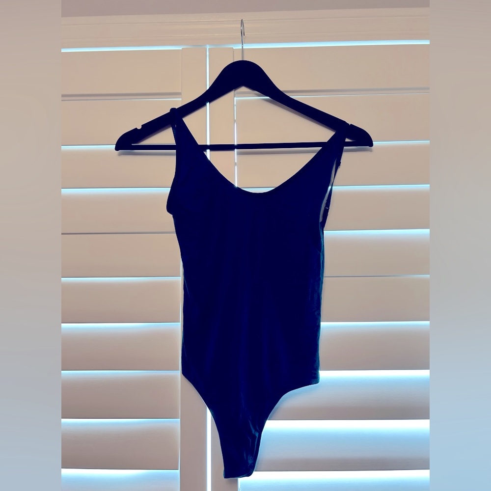 Aritzia Babaton Openback Bodysuit